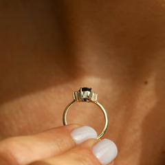 Nangi fine jewelry - teal / Peacock ring in yellow gold