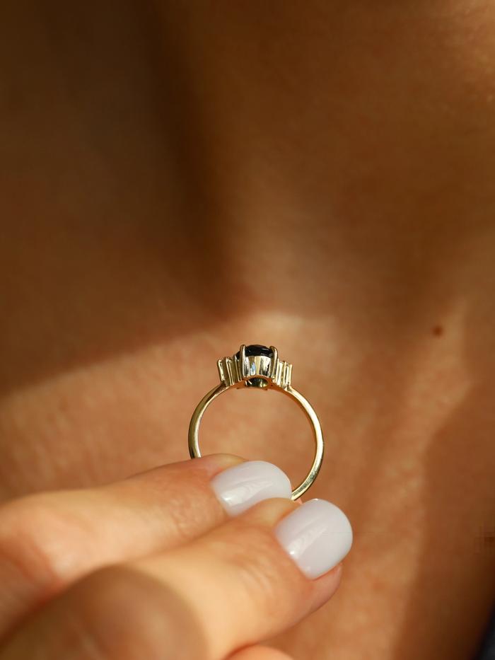 Nangi fine jewelry - teal / Peacock ring in yellow gold