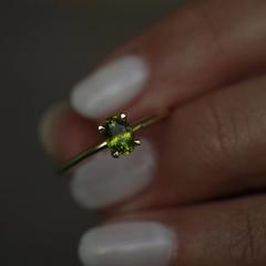 Nangi fine jewelry - green peridot ring in yellow gold