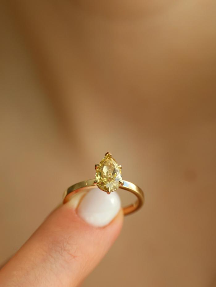Nangi fine jewelry - lab-grown diamond ring in yellow gold
