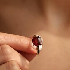 Nangi fine jewelry - red garnet ring in yellow gold