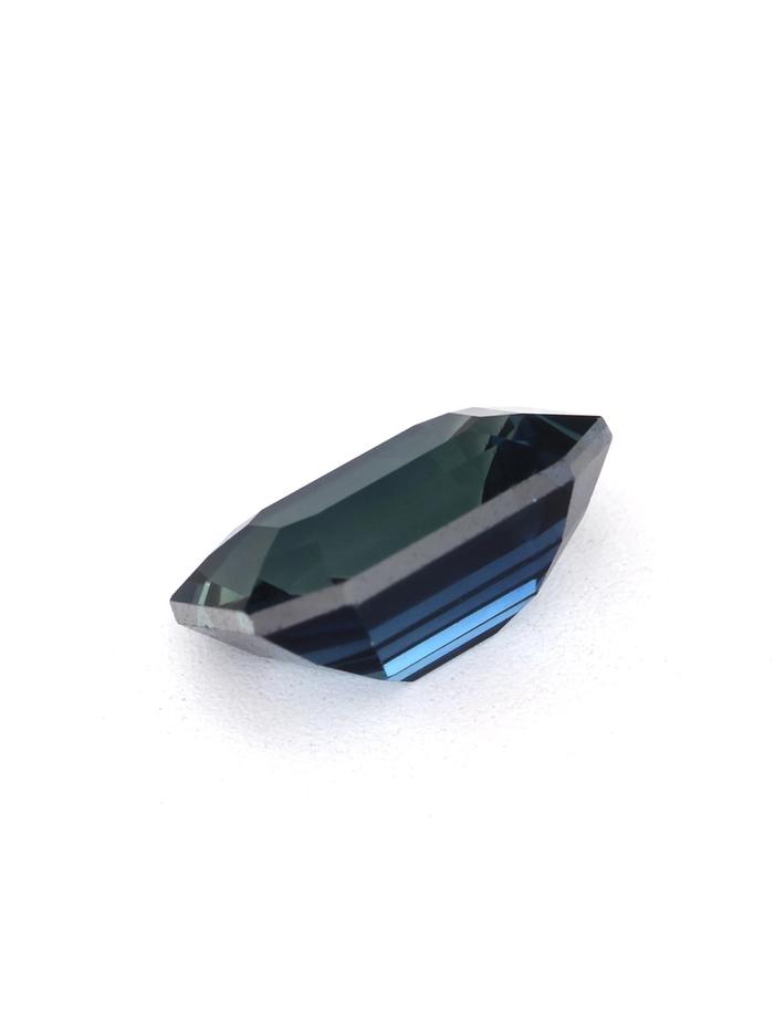 Nangi fine jewelry - blue sapphire gemstone in gold