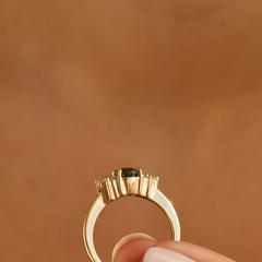 Nangi fine jewelry - teal / Peacock sapphire ring in yellow gold