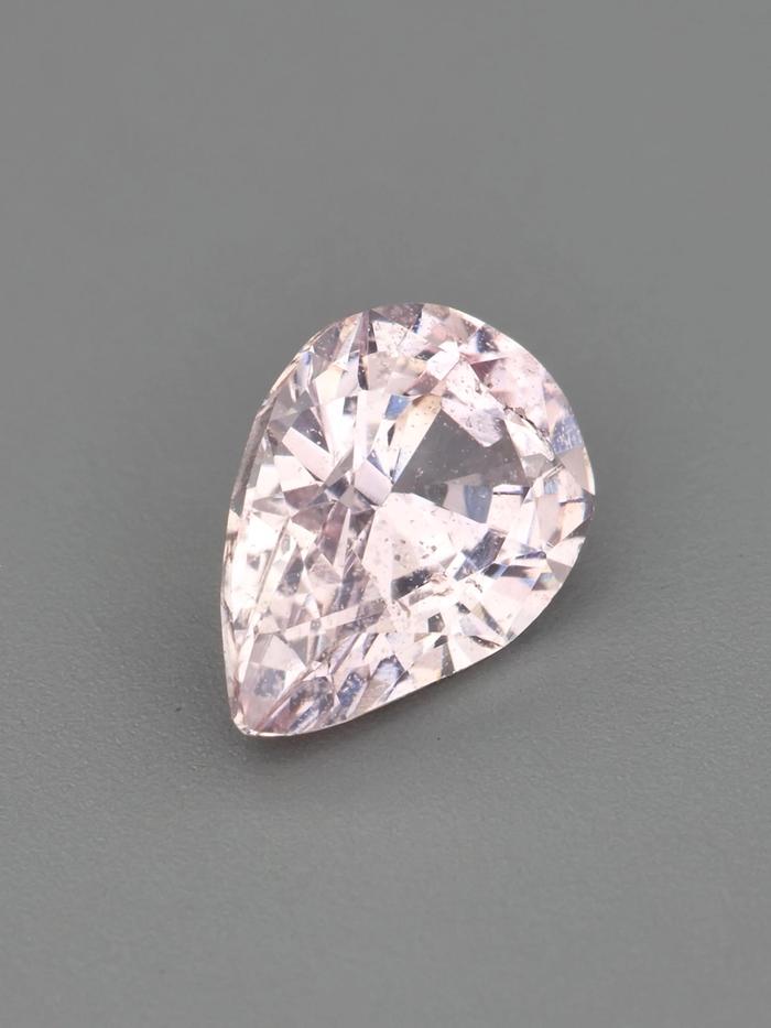 Nangi fine jewelry - pink gemstone in gold