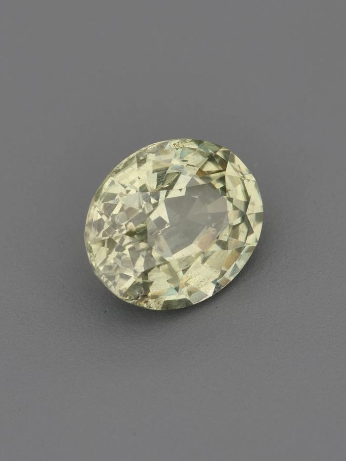 Nangi fine jewelry - yellow gemstone in gold