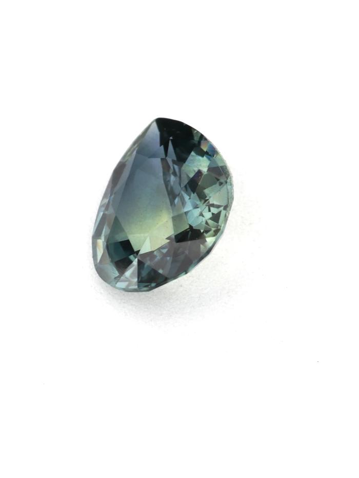 Nangi fine jewelry - green sapphire gemstone in gold