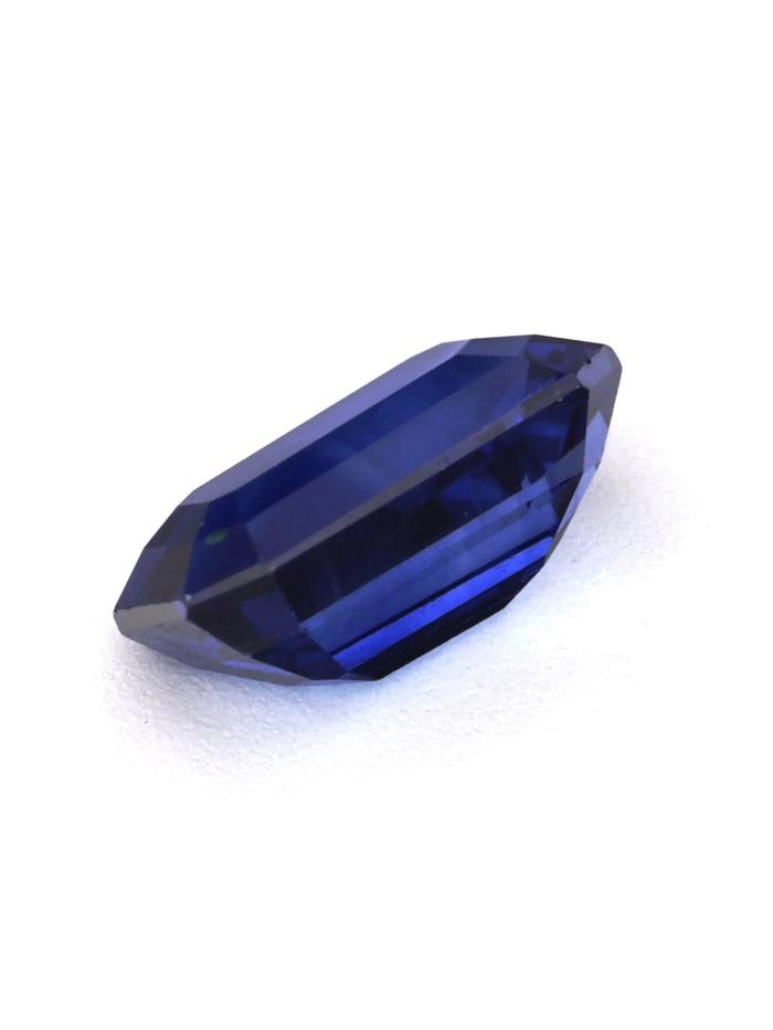 Nangi fine jewelry - blue gemstone in gold