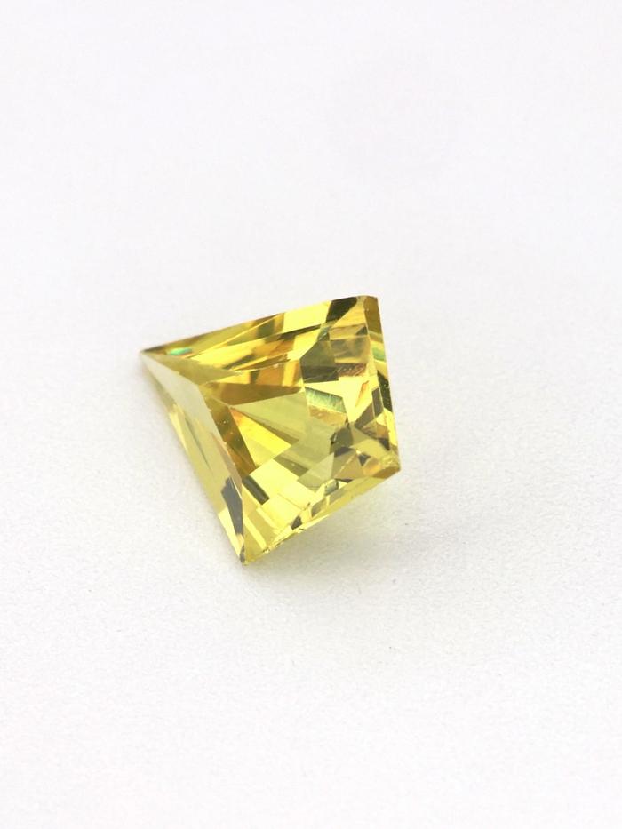 Nangi fine jewelry - yellow gemstone in gold