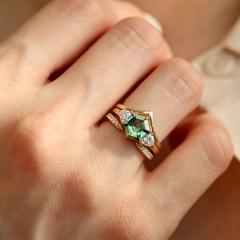 Nangi fine jewelry - green sapphire ring in yellow gold