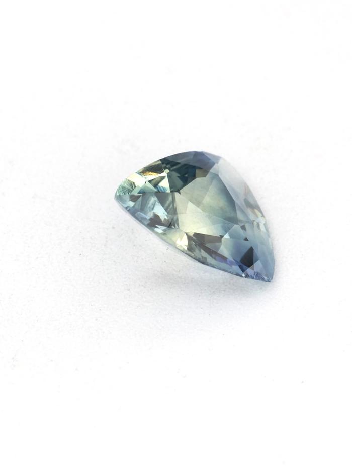 Nangi fine jewelry - blue gemstone in gold