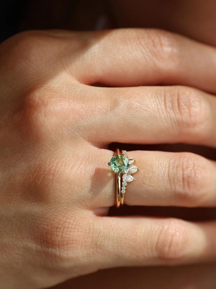 Nangi fine jewelry - green ring in yellow gold