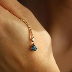 Nangi fine jewelry - blue pendant in yellow gold