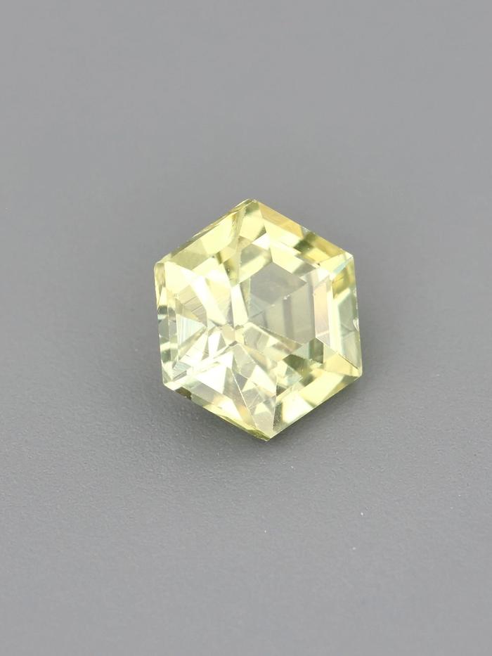 Nangi fine jewelry - yellow gemstone in gold