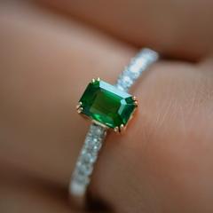 Nangi fine jewelry - green garnet ring in white gold