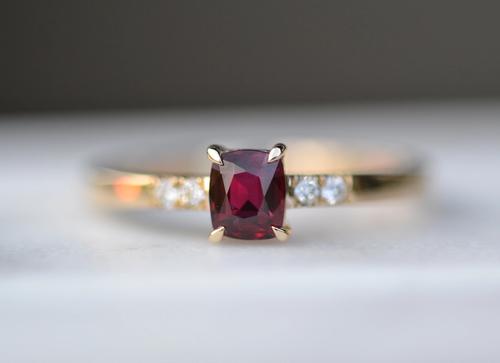 Nangi fine jewelry - red ruby ring in yellow gold