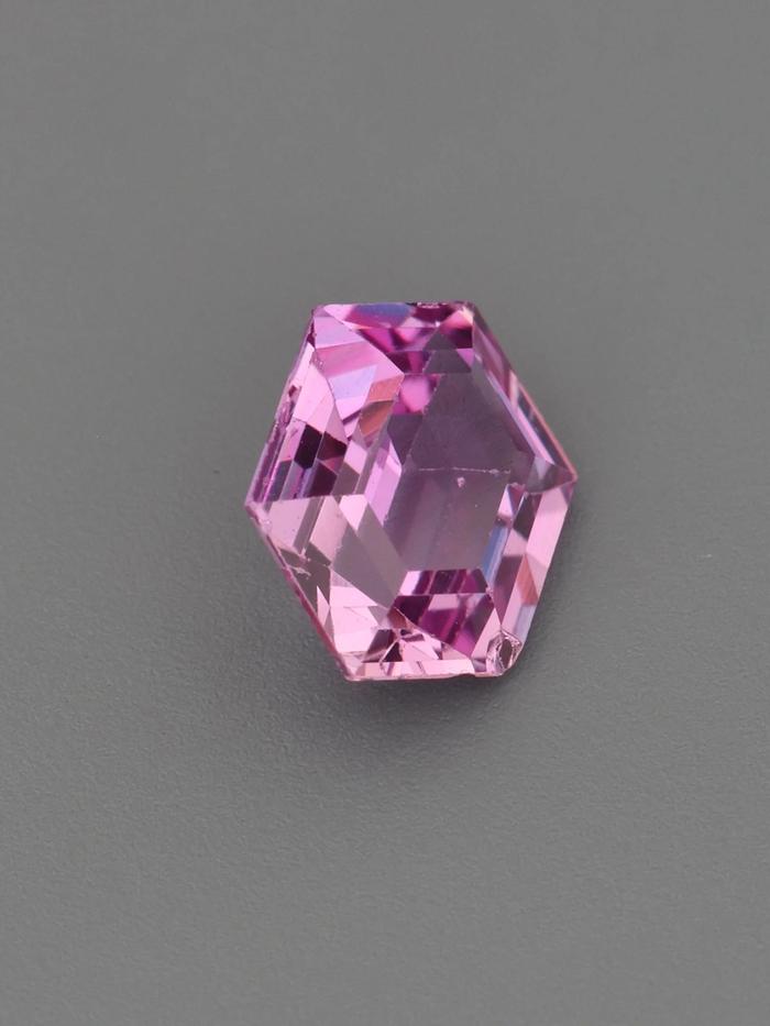 Nangi fine jewelry - pink sapphire gemstone in gold