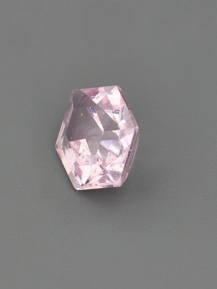 Nangi fine jewelry - pink gemstone in gold