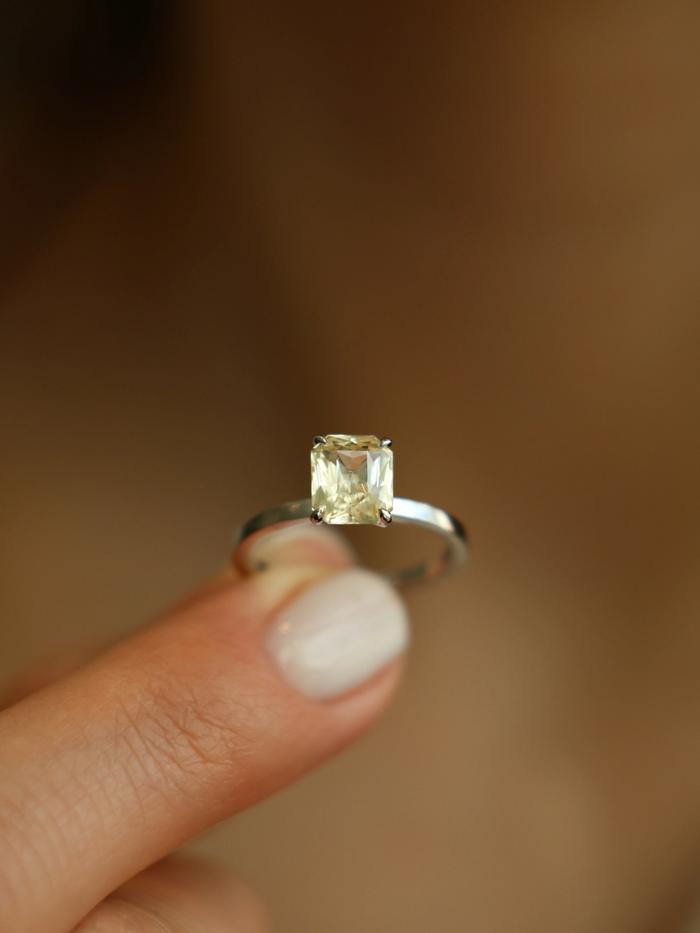 Nangi fine jewelry - yellow ring in white gold