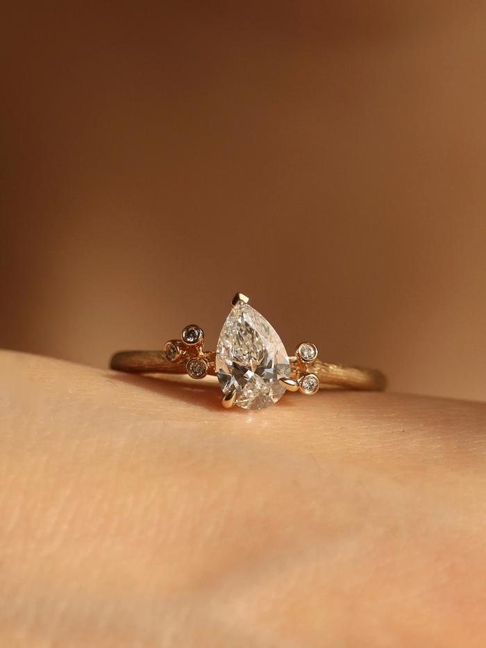 Nangi fine jewelry - ring in yellow gold