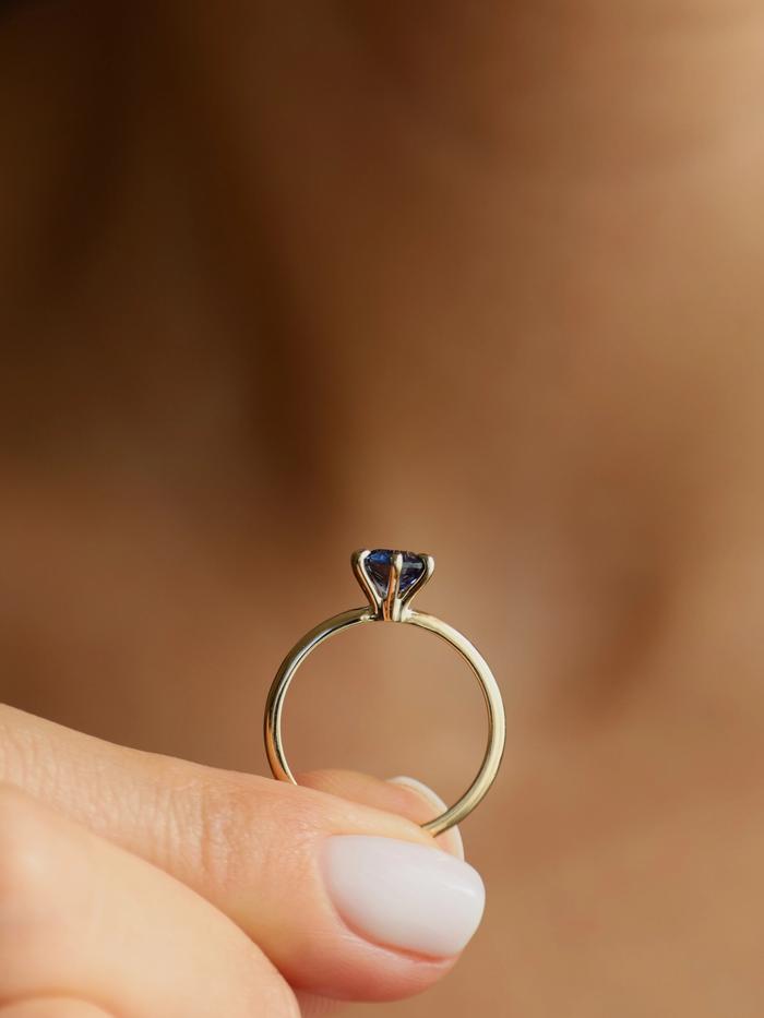 Nangi fine jewelry - teal / Peacock ring in yellow gold