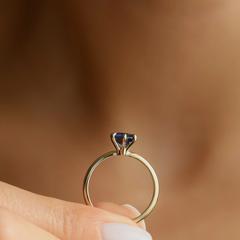 Nangi fine jewelry - teal / Peacock ring in yellow gold