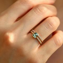 Nangi fine jewelry - teal / Peacock sapphire ring in yellow gold