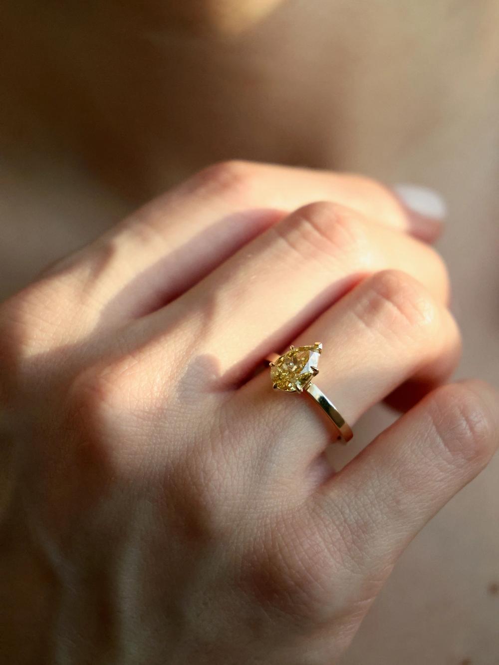 Big Champagne Pear Diamond Ring (2,05 carat)