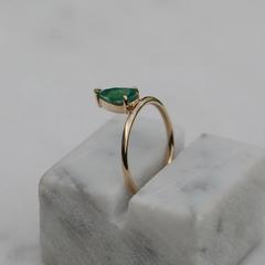 Nangi fine jewelry - green emerald ring in yellow gold