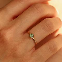 Nangi fine jewelry - green sapphire ring in yellow gold
