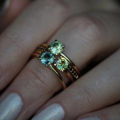 Nangi fine jewelry - green sapphire ring in yellow gold