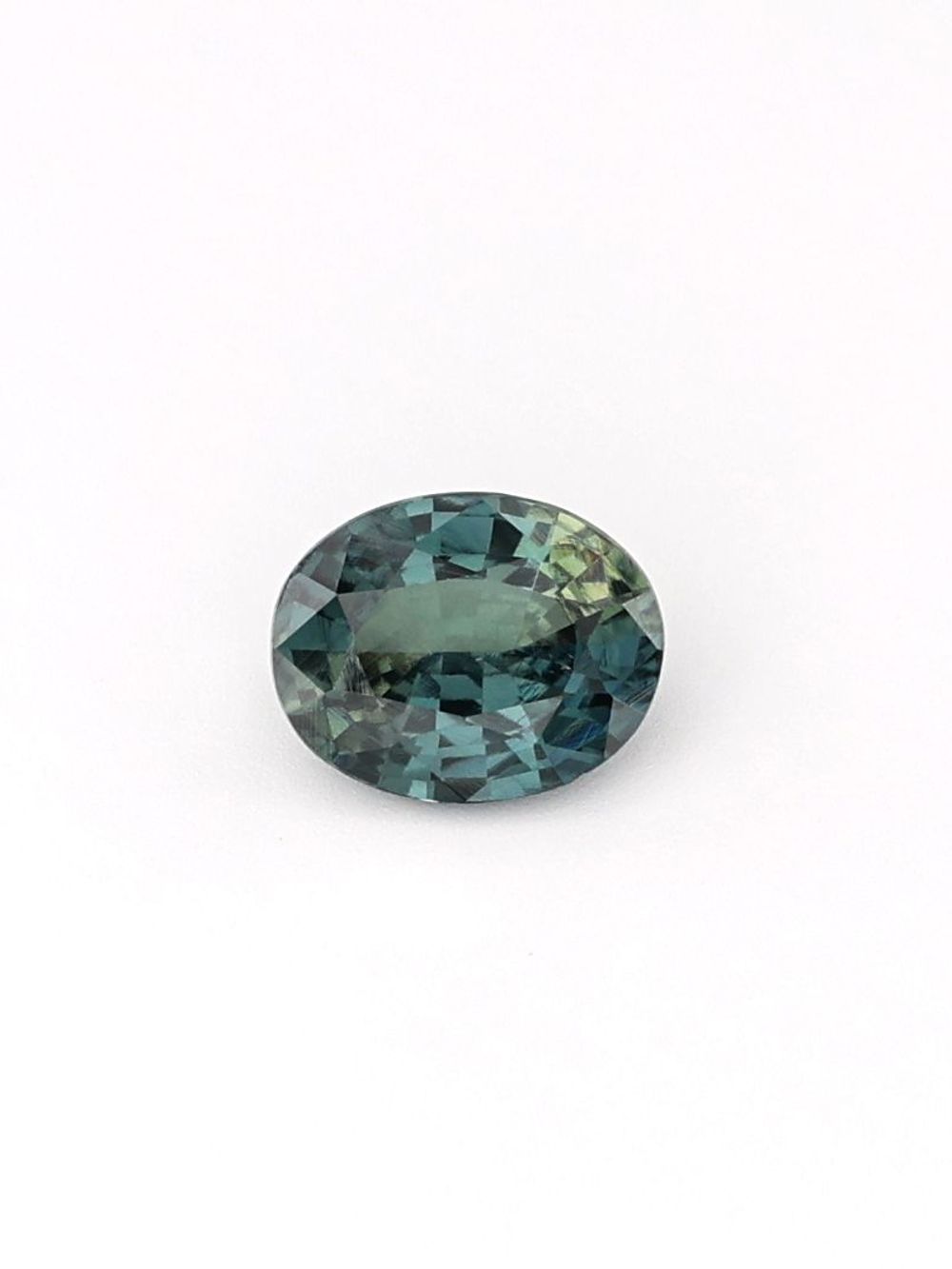 0.82 ct Bicolored, Oval Sapphire