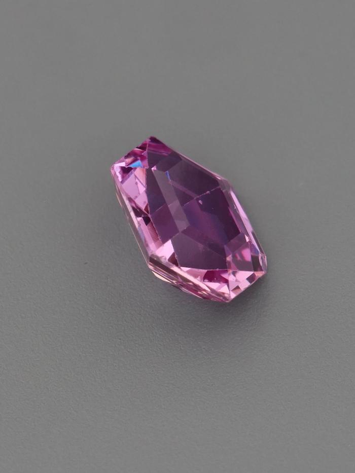 Nangi fine jewelry - pink sapphire gemstone in gold