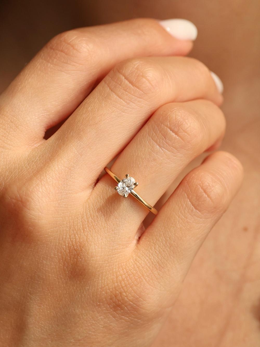 Oval Swan (0,50 carat)