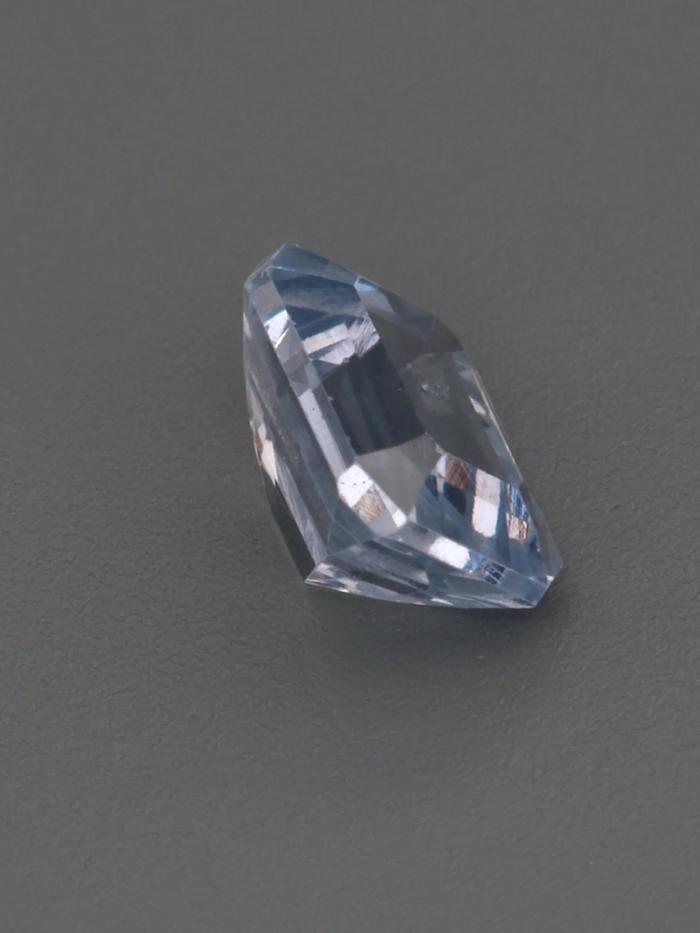 Nangi fine jewelry - blue gemstone in gold