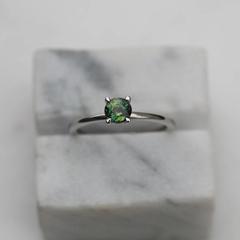 Nangi fine jewelry - green sapphire ring in white gold