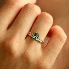 Nangi fine jewelry - green ring in yellow gold