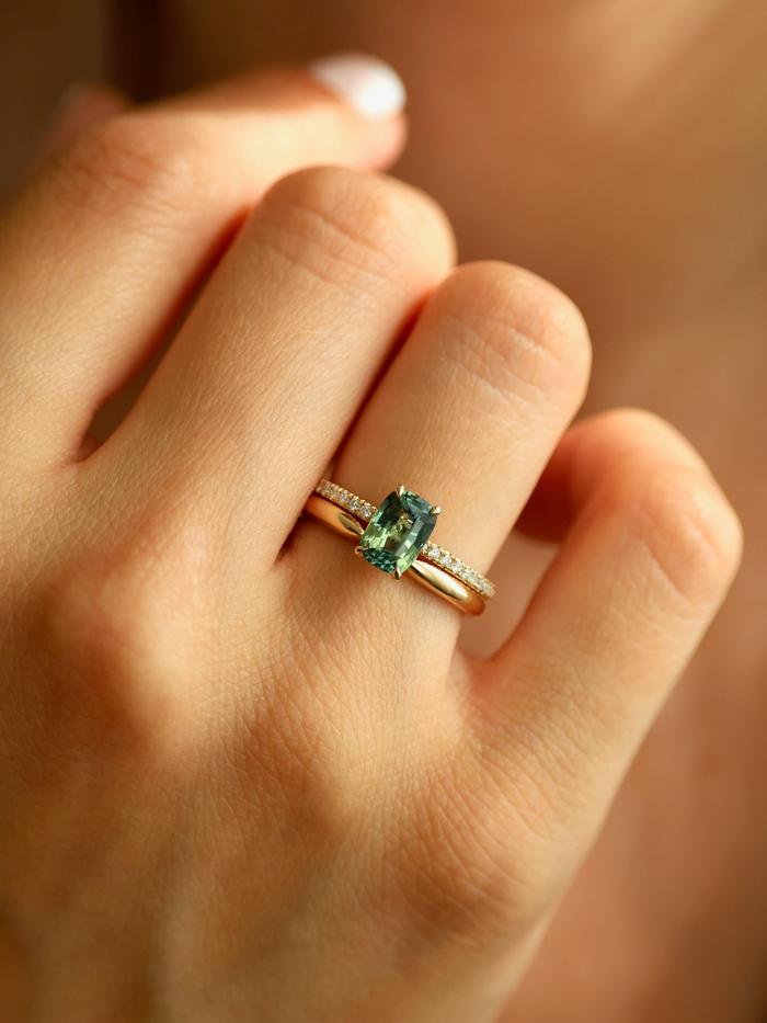 Nangi fine jewelry - green ring in yellow gold