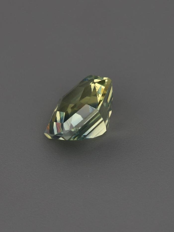 Nangi fine jewelry - green gemstone in gold