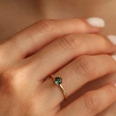 Nangi fine jewelry - teal / Peacock sapphire ring in yellow gold