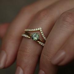 Nangi fine jewelry - grey sapphire ring in yellow gold