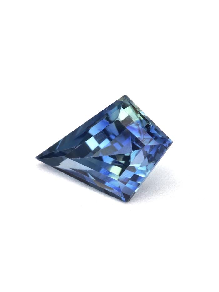 Nangi fine jewelry - blue gemstone in gold