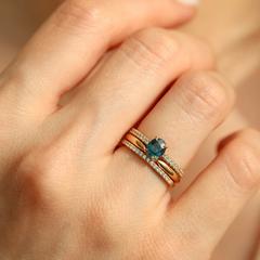 Nangi fine jewelry - teal / Peacock sapphire ring in yellow gold