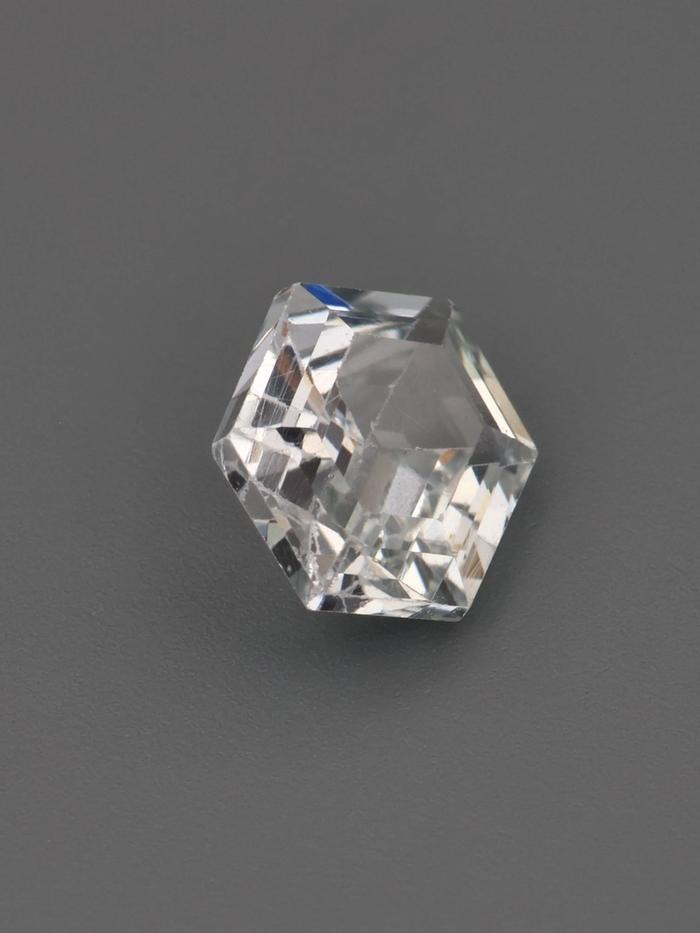 Nangi fine jewelry - champagne gemstone in gold