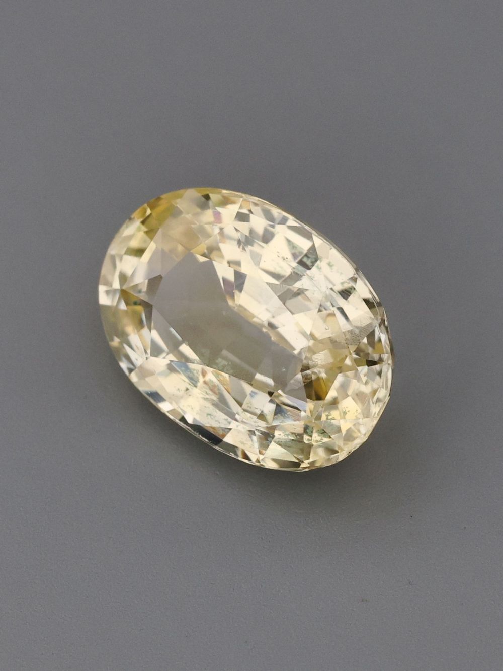 2.85 ct Yellow, Oval Sapphire