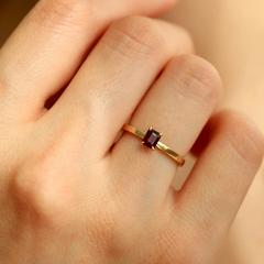 Nangi fine jewelry - red ring in yellow gold
