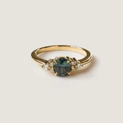 Nangi fine jewelry - teal / Peacock sapphire ring in yellow gold