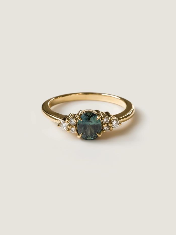 Nangi fine jewelry - teal / Peacock sapphire ring in yellow gold