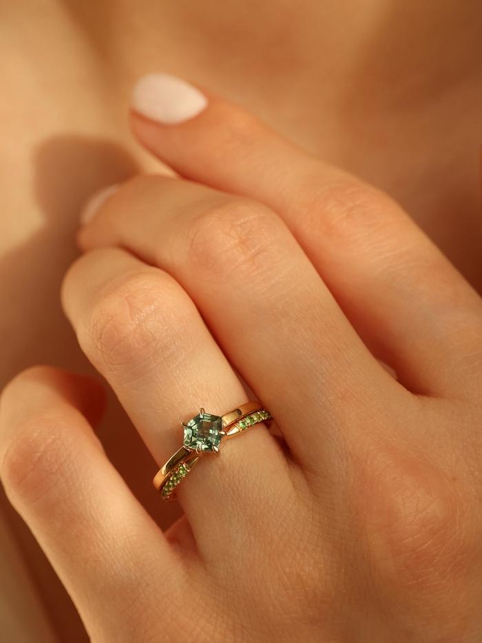 Nangi fine jewelry - green ring in yellow gold