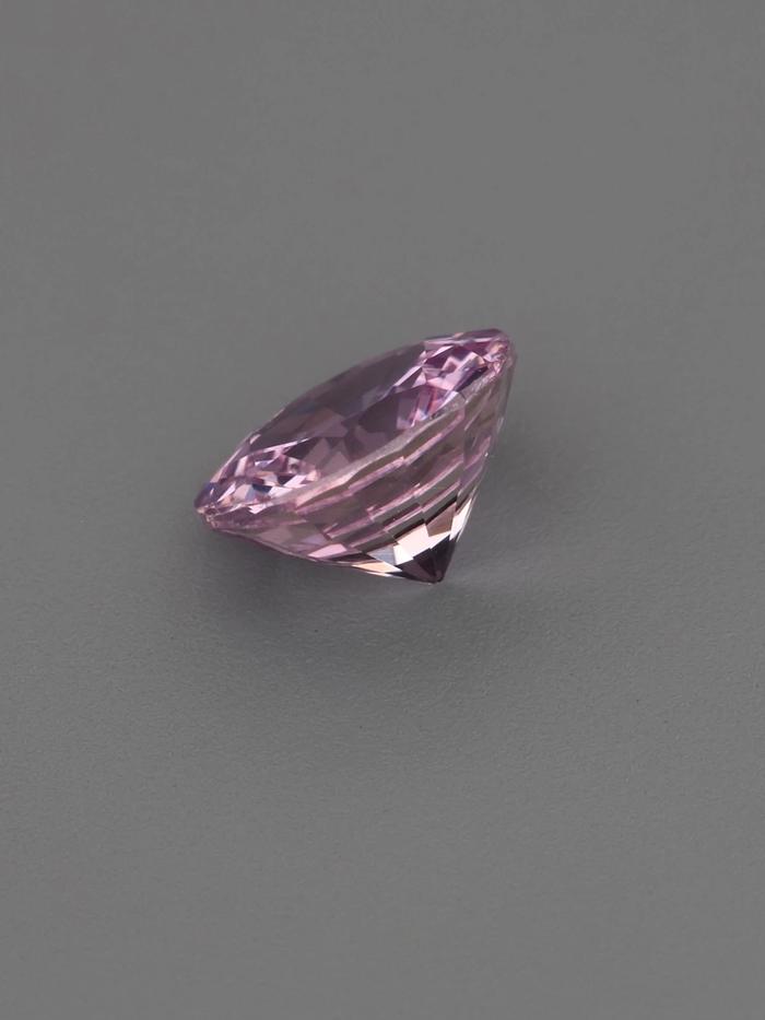 Nangi fine jewelry - pink gemstone in gold