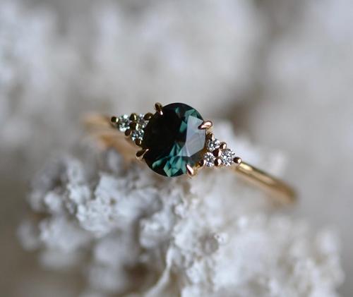 Nangi fine jewelry - green sapphire ring in yellow gold